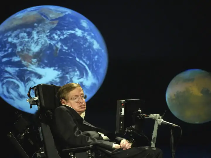 30 Most Memorable Stephen Hawking Quotes About Science & Humans