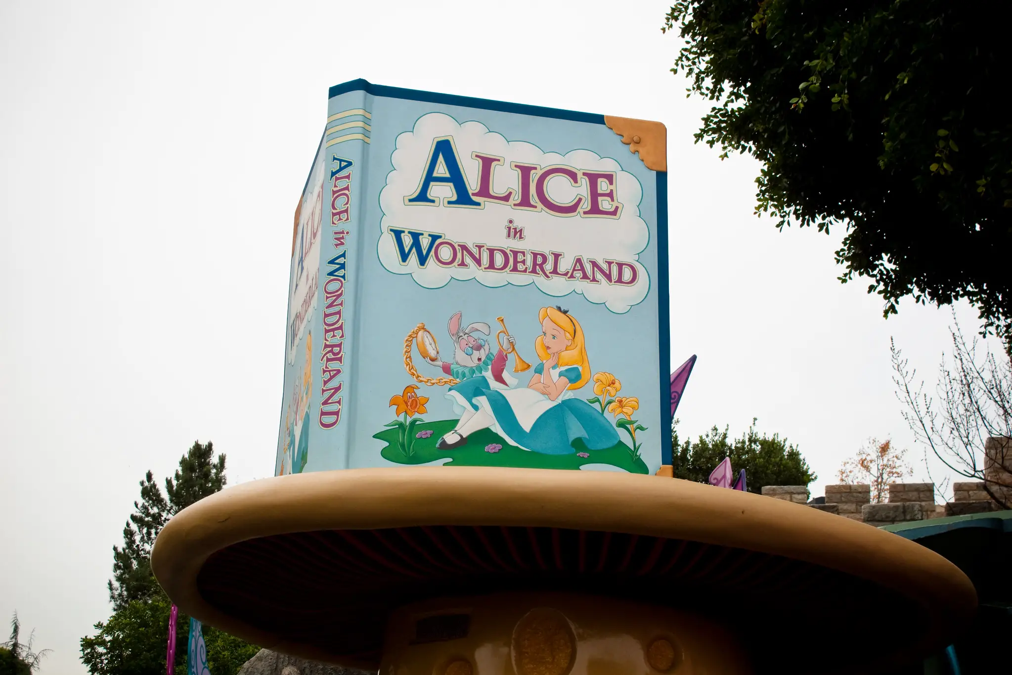 40 Deep & Inspirational Alice in Wonderland Quotes